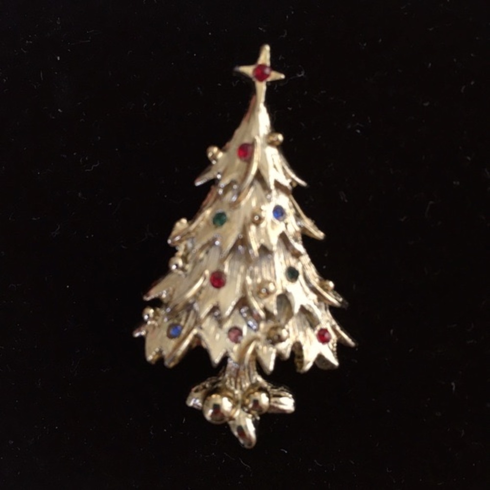 VINTAGE gold tone Jeweled‎ Christmas Tree Pin